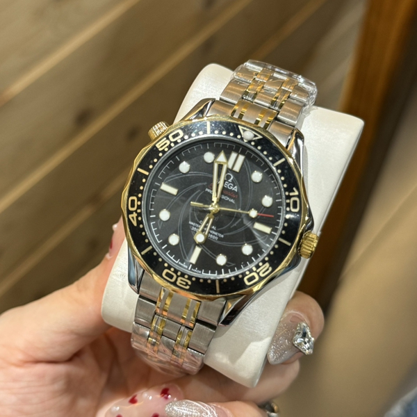 ブランド時計背面デザイン